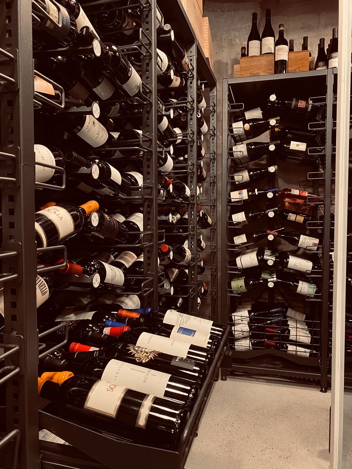 Xi Rack, Xi Walk-in individual wine room Weinbar Storchen