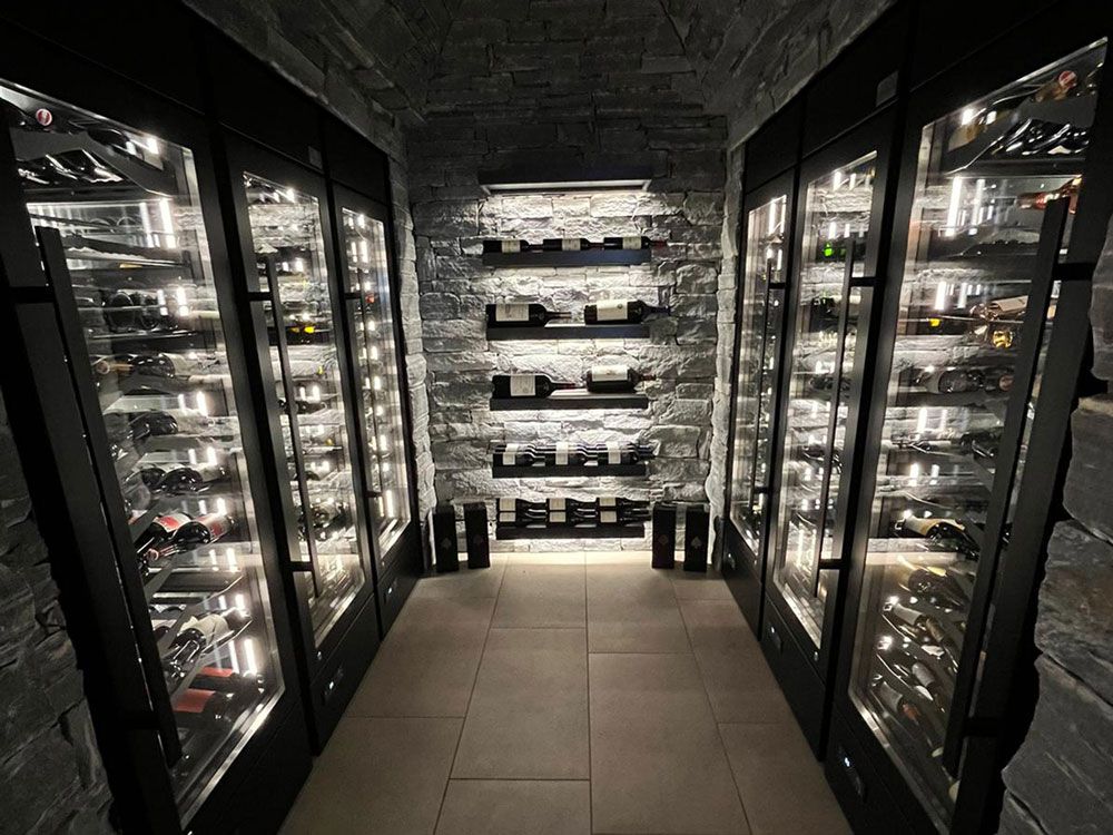 Xi Cool Premium centrally cooled, private wine presentation gallery